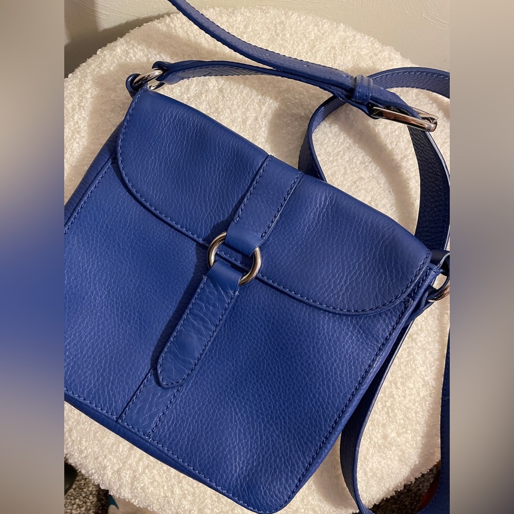 Cole Haan 100% leather crossbody messenger bag in royal blue / like new